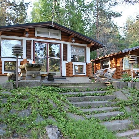 Hirsimoekki Ja Makuuaitta Hotel Karijoki Exterior photo