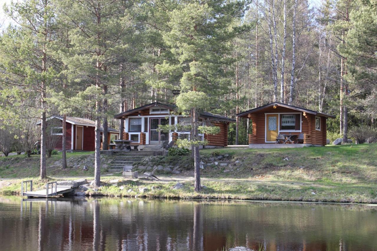 Hirsimoekki Ja Makuuaitta Hotel Karijoki Exterior photo